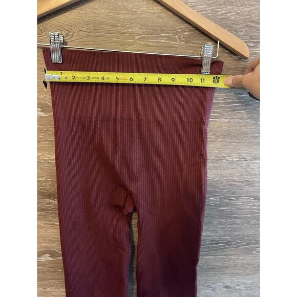 Spanx Leggings Size Medium ribbed Garnet Rose compression workout gym yoga - Picture 3 of 9